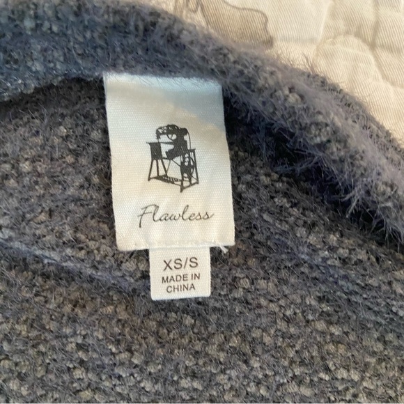 FLAWLESS Oversized Bell Sleeve Sweater Grey XS/S - Picture 6 of 6